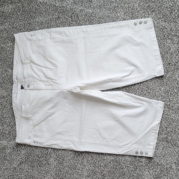 Gloria Vanderbilt White Capris !!! - Picture 2 of 10